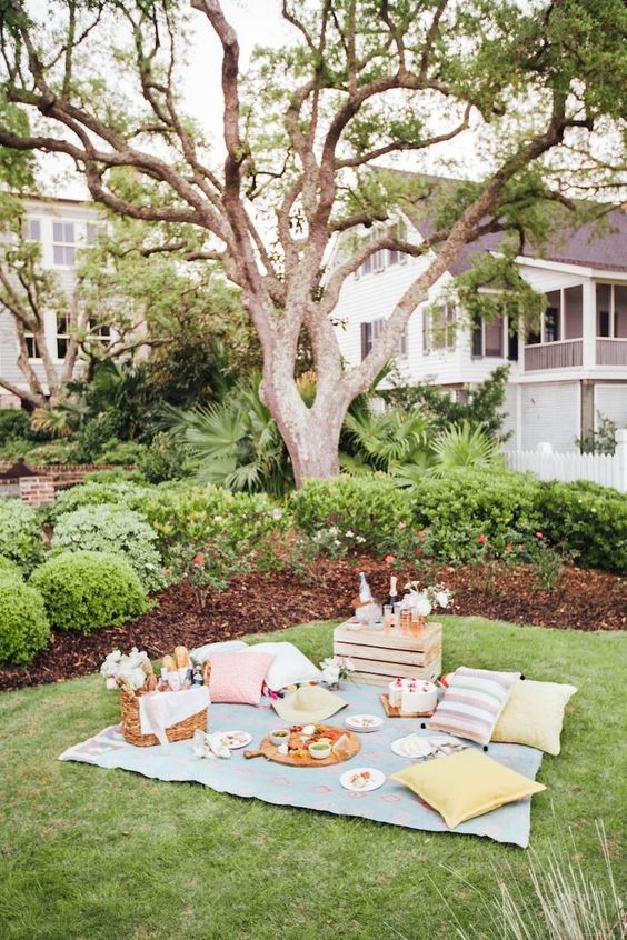 How to Picnic Like an Event Planner