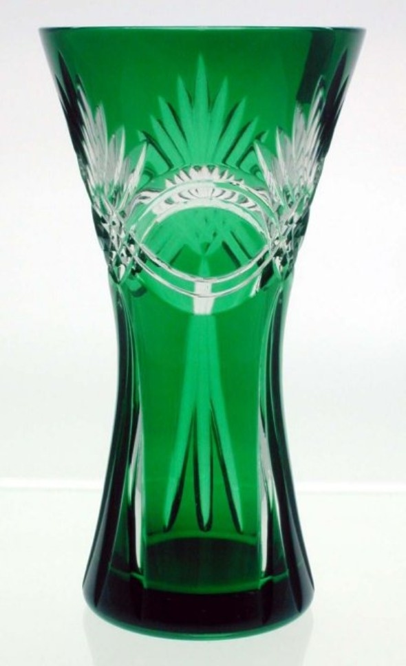 Artistic Precious & Stunning Crystal Vase Design In Emerald Green Color