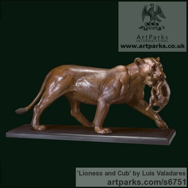 #Bronze #sculpture by #sculptor Luis Valadares titled: 'Lioness and Cub (Small D...