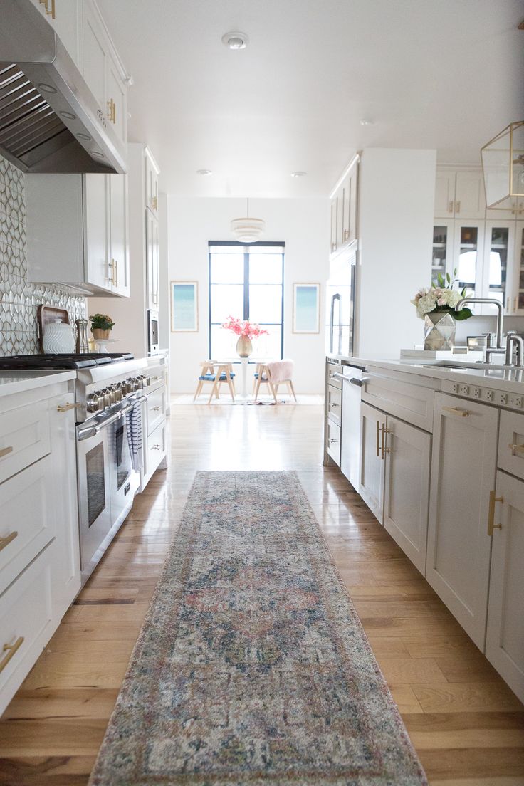 10 BEAUTIFUL KITCHEN RUNNERS FOR YOUR HOME