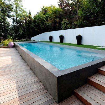 Piscina em formato retangular. #piscina #pool #outdoorpool