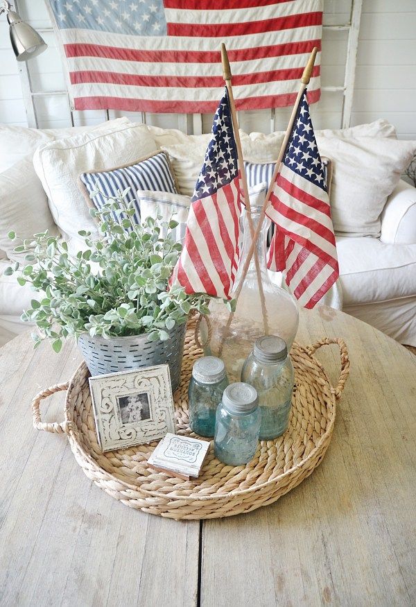 4th of July Decor In the Living Room