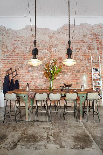 I love a beautiful exposed wall. These brick walls give an industrial character ...