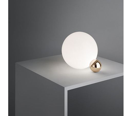 Copycat by Flos | Copycat table lighting fixture comprising of an aluminum spher...