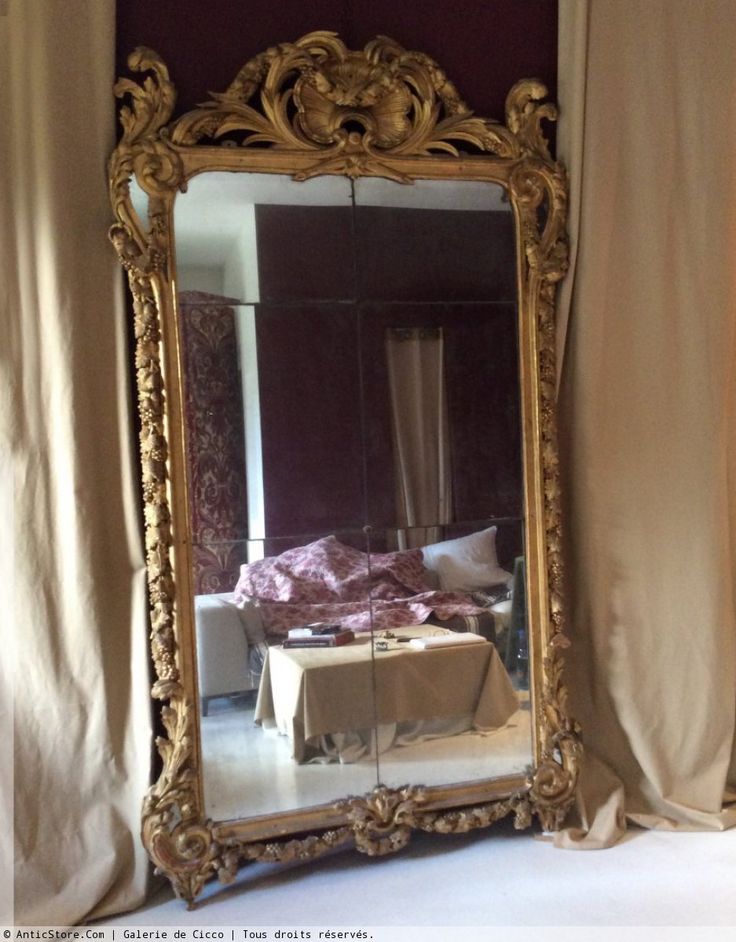 Miroir de château d'époque Louis XV du XVIIIe siècle