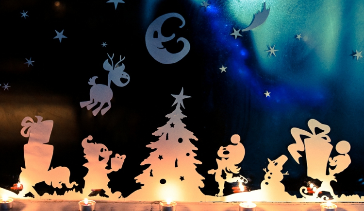Fensterbilder Weihnachten Schneeflocke Glocke Engel Mond Kerze Tanne Fensterdeko