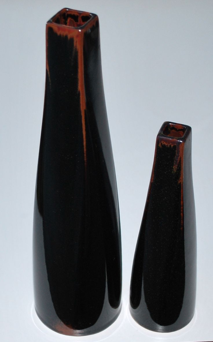 Jeroen Bechtold, NL. Vases in stoeneware with tenkomu, own studio NL.
