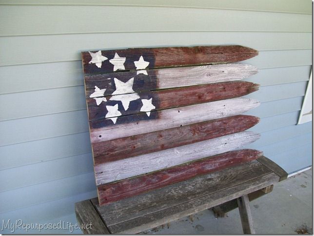 Perfect for #4thofJuly - My Repurposed Life reclaimed fence repurposed into a fl...