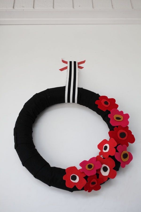 Modern DIY Wreath from a Pool Noodle - DIY Candy