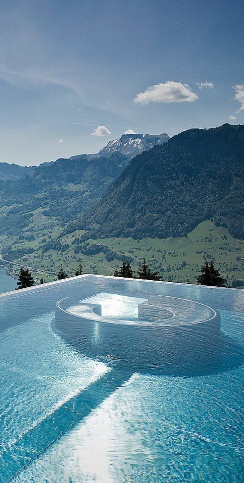 Woow, a pool over the top of the mountain.