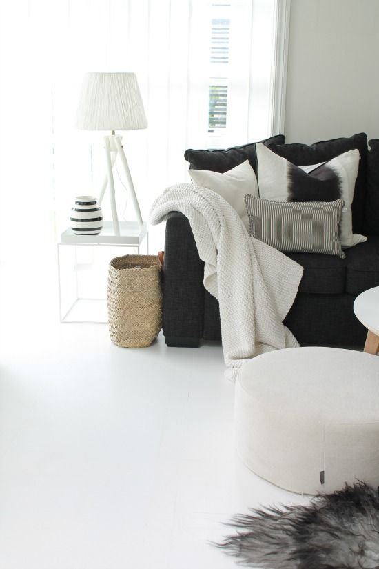 make your sofa #cozy with plush pillows and throws + classic living room + acces...