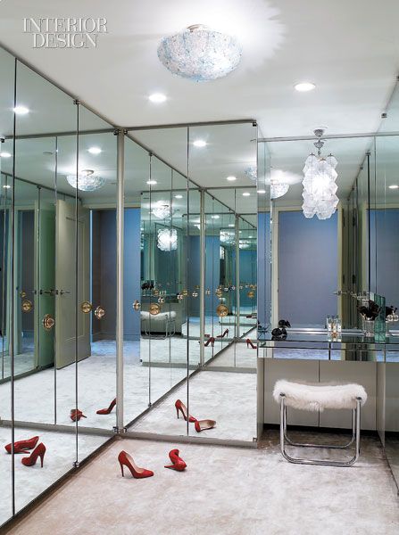 Mirrored dressing room