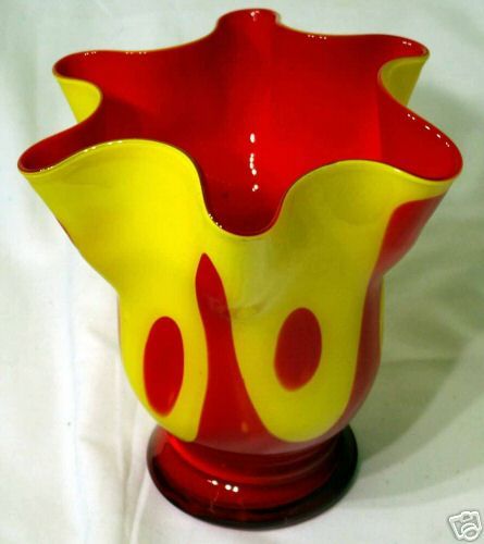 Handkerchief vase - no attribution