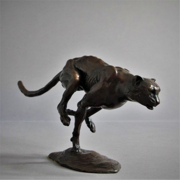 'Running Cheetah (Bronze Hunting Little sculpture)' by Adrian Flanagan