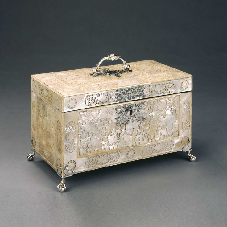 Mother-of-Pearl Tea Caddy. Russia.