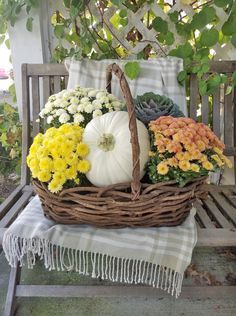 Front Porch Ideas for Fall - The Honeycomb Home