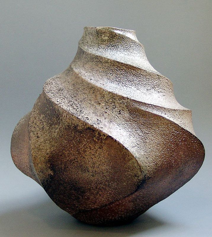 Contemporary Tokoname Tsubo Vase by Konishi Yohei (item #853402, detailed views)