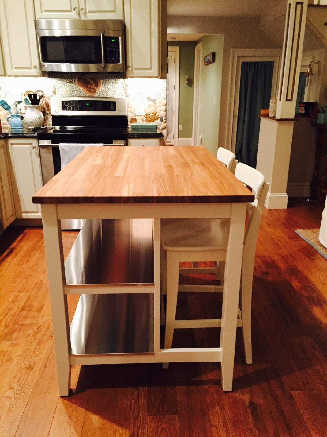 We added some more workspace to our little kitchen with this ikea island (stenst...