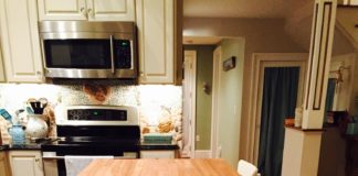 We added some more workspace to our little kitchen with this ikea island (stenst...